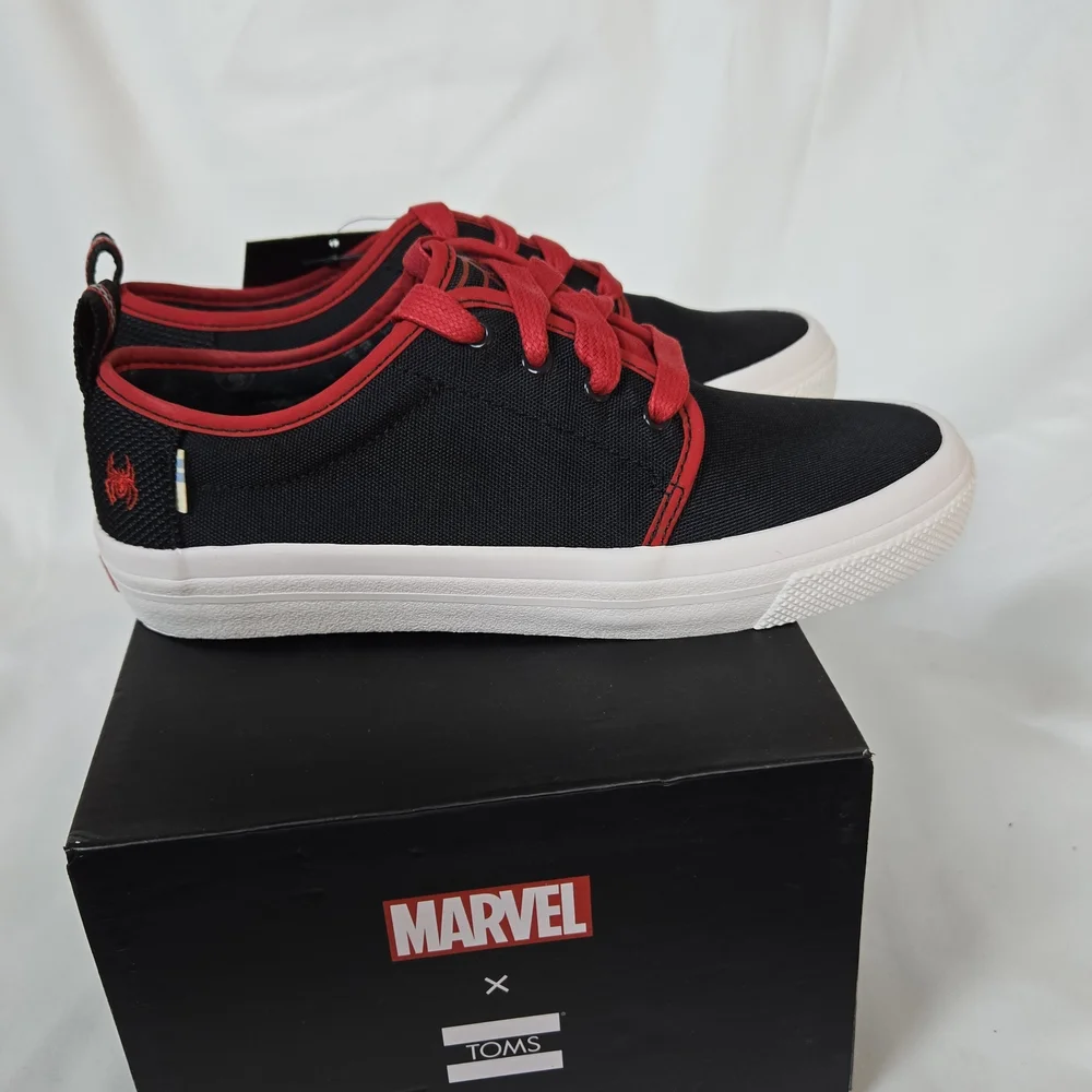 Marvel x TOMS Carlito Miles Morales Black Red Spiderman Nylon Sneakers NIB 4Y‎